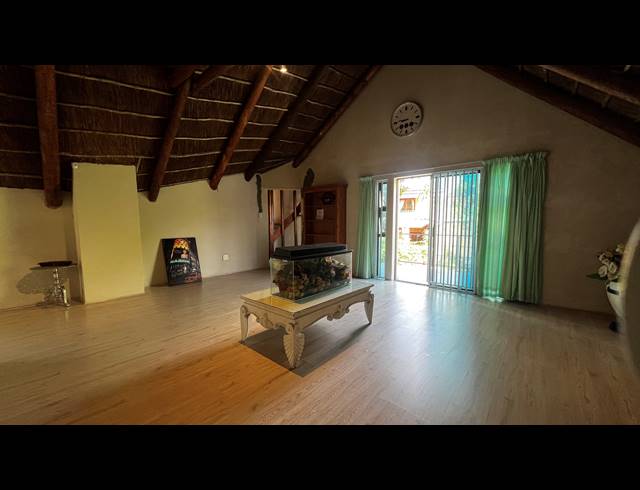 7 BEDROOM HOUSE FOR SALE IN WEST BEACH